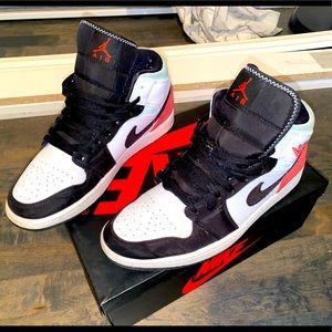 Jordan 1 mid SE Union black toe